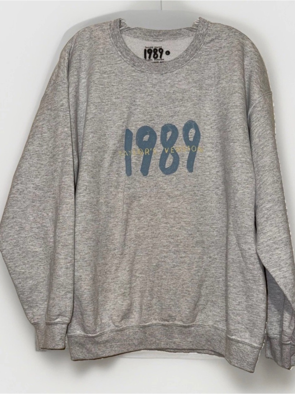 Taylor Swift 1989 Taylors Version Track List Sweatshirt Unisex L Gray Crewneck
